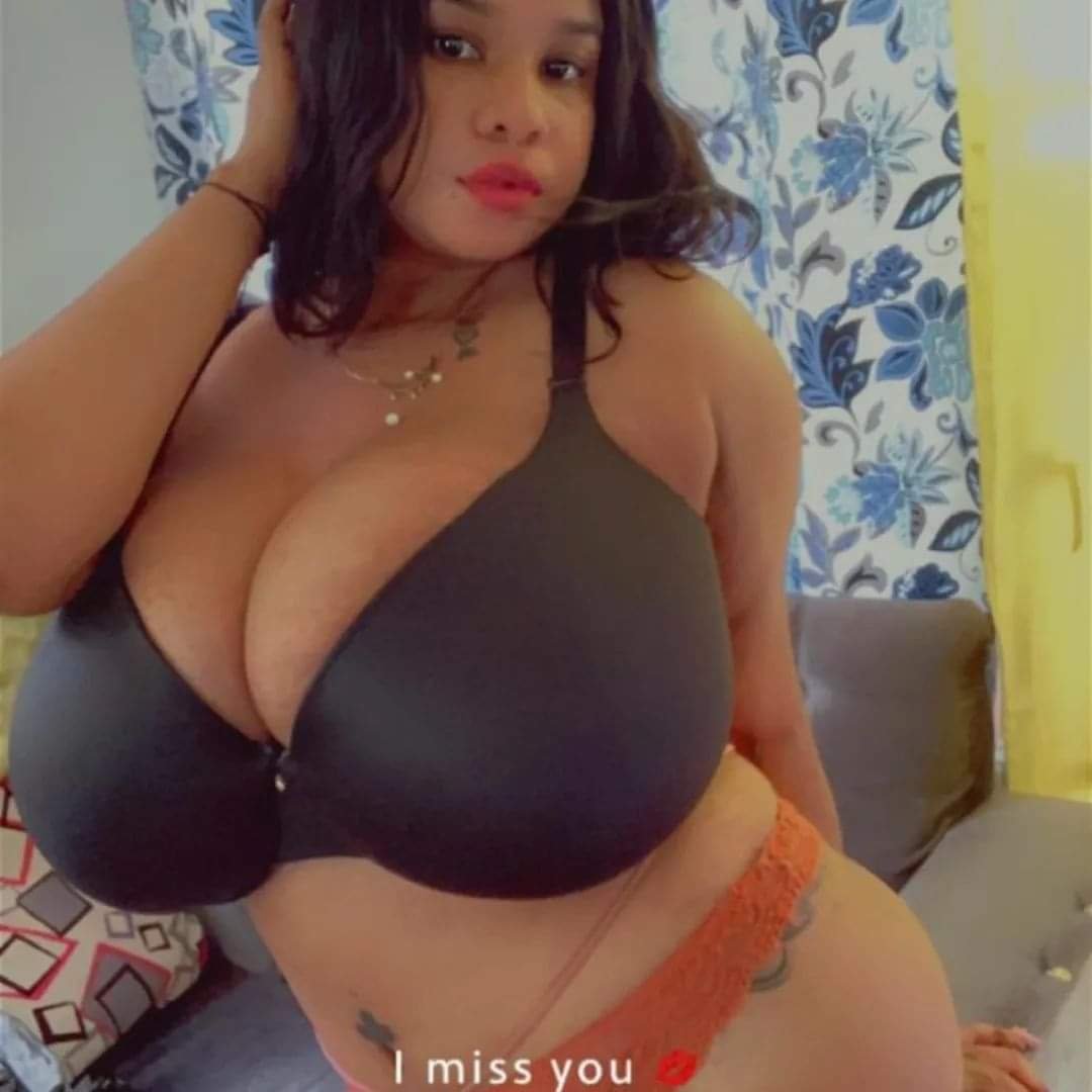 Huge Juggs Rosixxs@ - Pics and Vid #annswl32