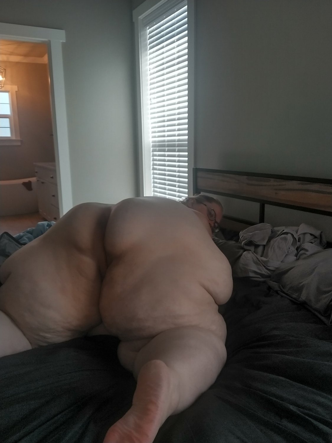 SSBBW with 80 inch ass! #hV8cz9Mt
