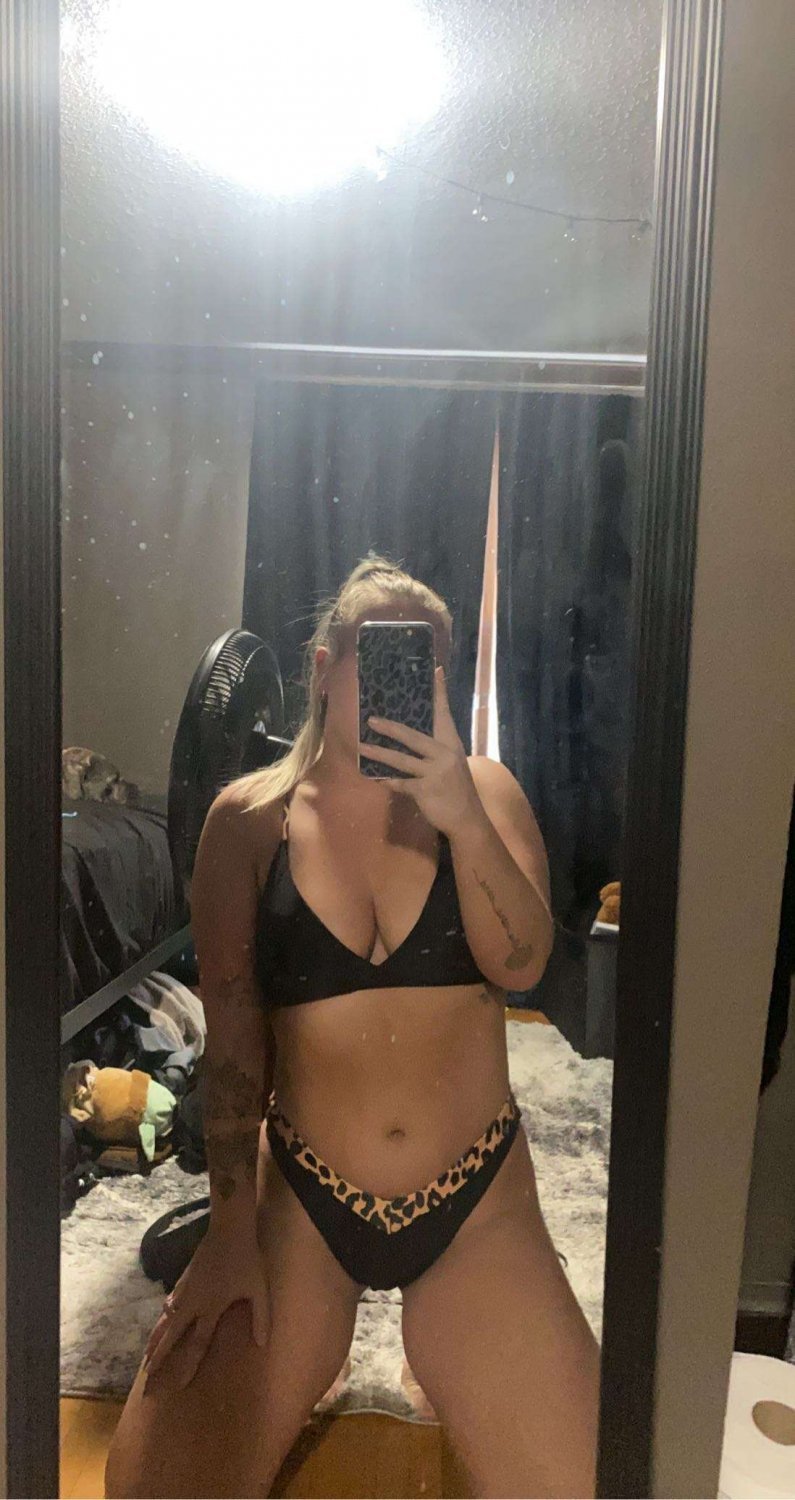Busty Blonde Snowbunny #U93AyB45