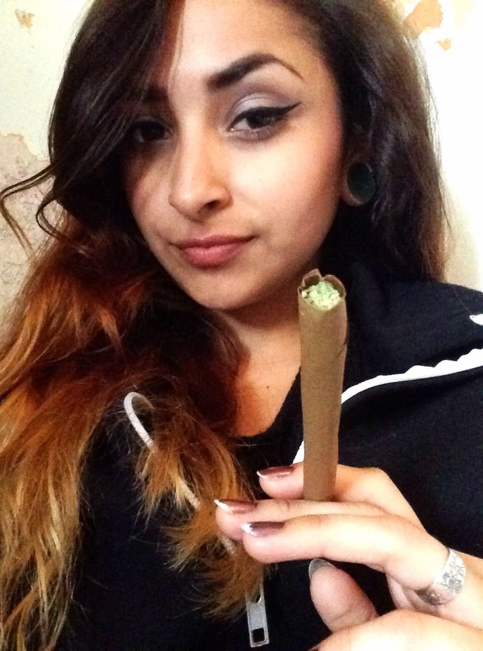 paki sexy smoking slut #30u6vBGA