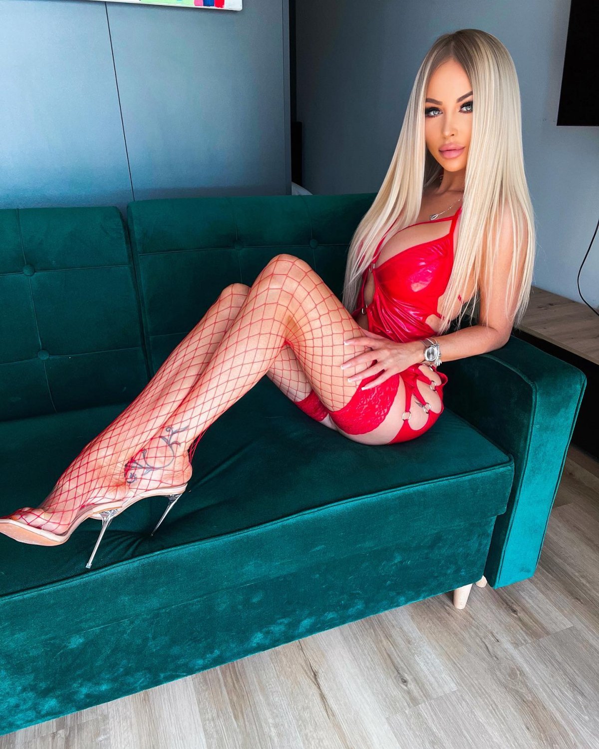 Milf in PVC #bA0fCmXn