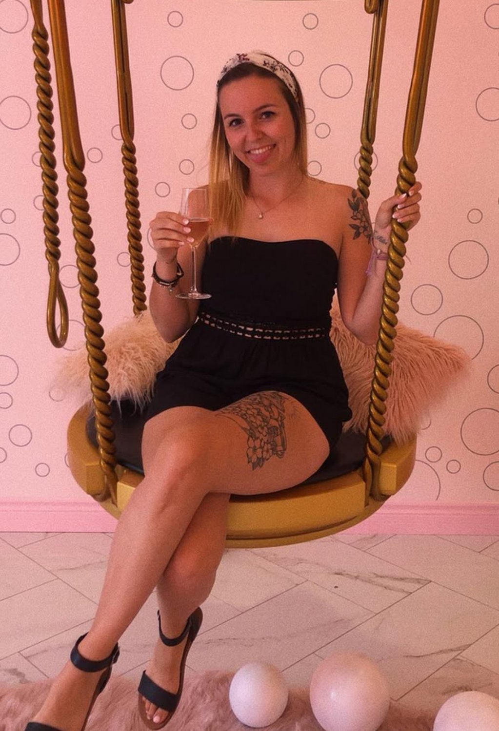 My buddy still hasn’t paid me a cent. Second day in a row exposing his girlfriend #EqBX2Caq